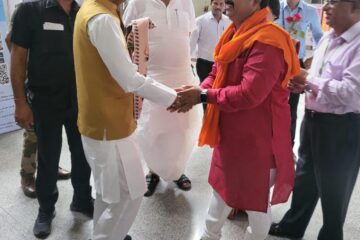 भारत सरकार के केंद्रीय कृषि मंत्री शिवराज सिंह चौहान पूर्व मुख्यमंत्री मध्य प्रदेश पहुंचे लाल बहादुर शास्त्री एयरपोर्ट