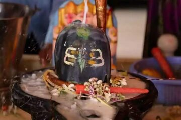 महादेव के इस मंदिर में क्यों चढ़ाया जाता है झाड़ू, जानें परिवार के साथ कैसे जा सकते हैं दर्शन करने….